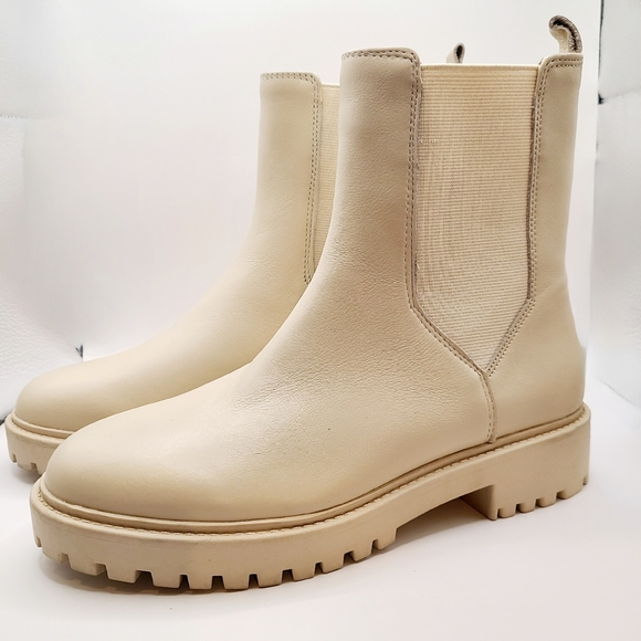 Banana Republic Leather Chelsea Lug Boots size 6 - Picture 2 of 5